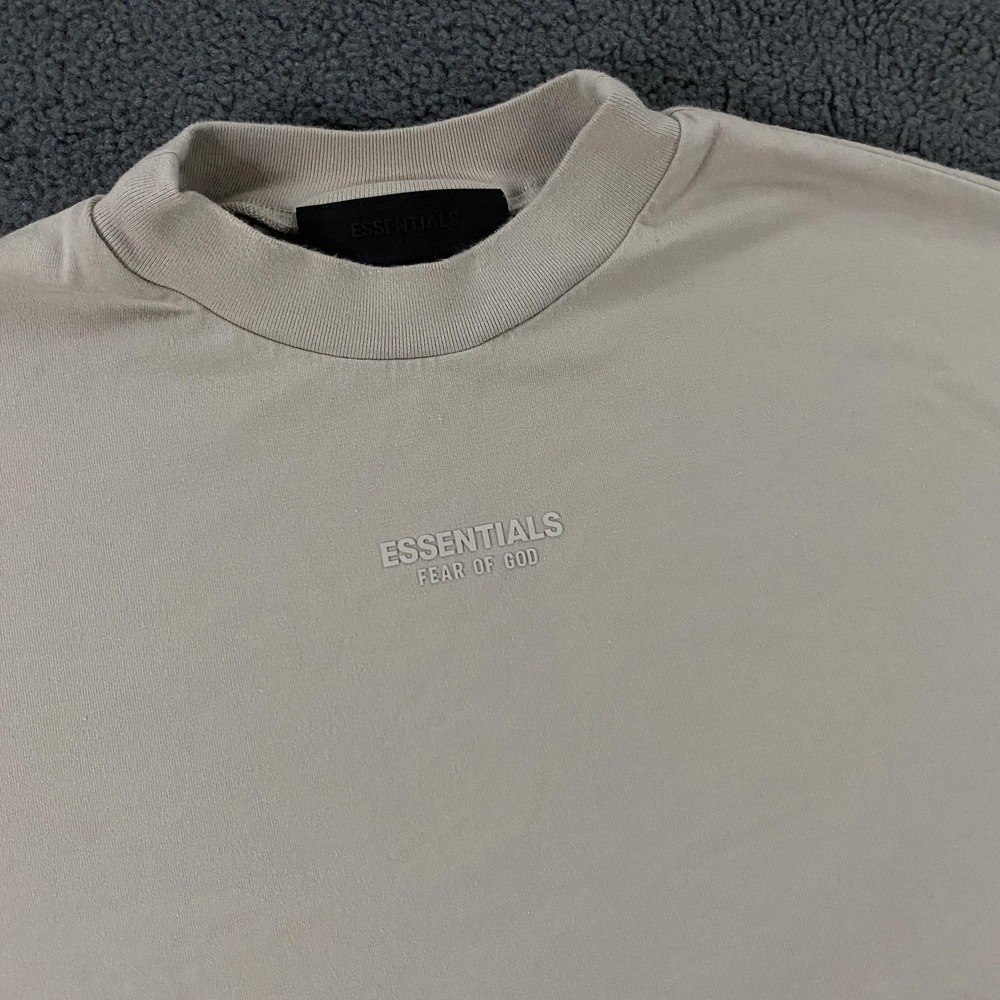 Fear Of God Essentials T-Shirt Mens Small Beige Relaxed Fit Logo Tee Crewneck